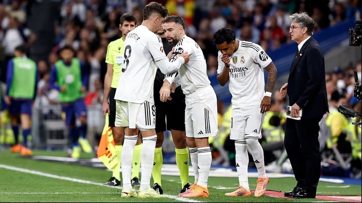 Valverde con Carvajal y Rodrigo